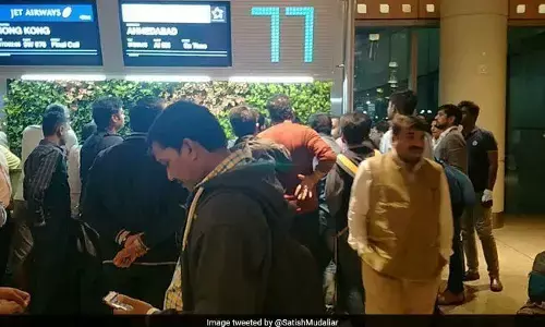 फ्लाइट में एक्ट्रेस से छेड़छाड़, गाजियाबाद का बिजनेसमैन गिरफ्तार फ्लाइट में एक्ट्रेस से छेड़छाड़, गाजियाबाद का बिजनेसमैन गिरफ्तार