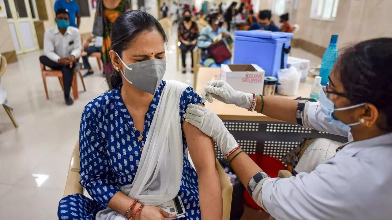 भारत रचने जा रहा बड़ा मुकाम, 100 करोड़ टीके की खुराक का ऐतिहासिक आंकड़ा करेगा पार : 10 अहम बातें