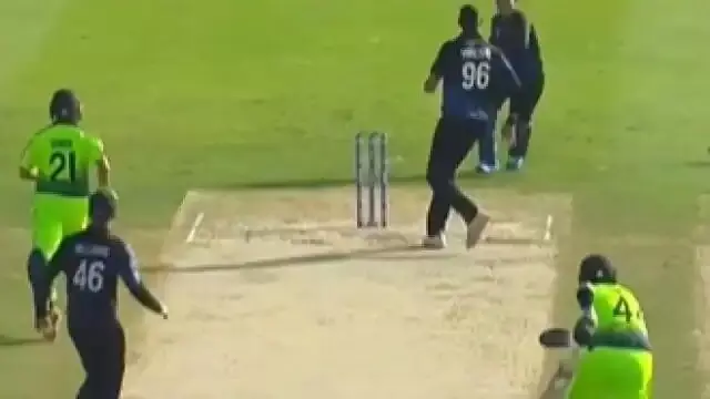 टी-20 वर्ल्ड कप: एक ही गेंद पर 3 बार रनआउट होने से बचा बल्लेबाज, देखें मजेदार VIDEO