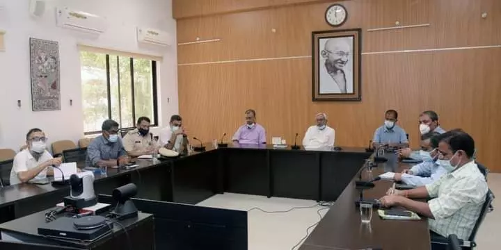 बिहार: मुख्यमंत्री नीतीश कुमार ने वीडियो कॉन्फ्रेंसिंग के माध्यम से की स्वास्थ्य विभाग की समीक्षा, अधिकारियों को दिये आवश्यक दिशा-निर्देश