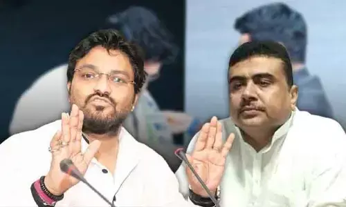 बाबुल सुप्रियो और सुवेंद्रु अधिकारी के बीच जुबानी जंग तेज बाबुल सुप्रियो और सुवेंद्रु अधिकारी के बीच जुबानी जंग तेज