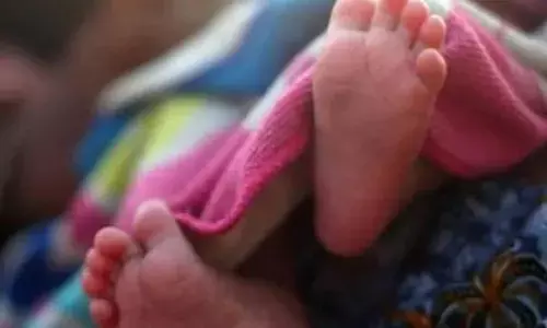 पांच साल पहले हुई तीन माह की बच्ची के अपहरण की गुत्थी को सुलझी, दो महिलाओं सहित तीन लोग गिरफ्तार पांच साल पहले हुई तीन माह की बच्ची के अपहरण की गुत्थी को सुलझी, दो महिलाओं सहित तीन लोग गिरफ्तार