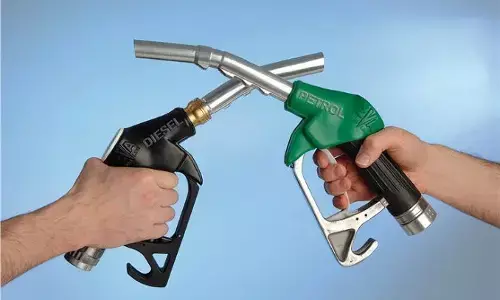 ऐतिहासिक: सपने हुए साकार ,देश में पेट्रोल 120 और डीजल 110 के करीब ऐतिहासिक: सपने हुए साकार ,देश में पेट्रोल 120 और डीजल 110 के करीब