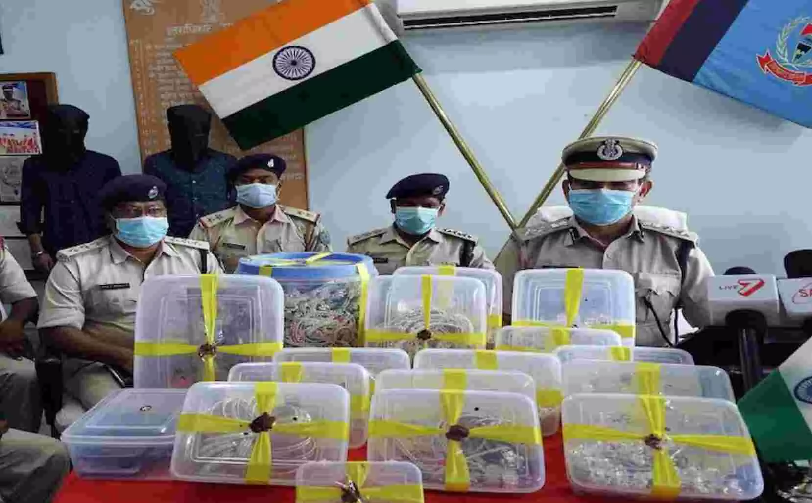 चौकी प्रभारी ने लाखों की चांदी चुराई! सस्पेंड होने पर काट ली हाथ की नस, अस्पताल में भर्ती चौकी प्रभारी ने लाखों की चांदी चुराई! सस्पेंड होने पर काट ली हाथ की नस, अस्पताल में भर्ती