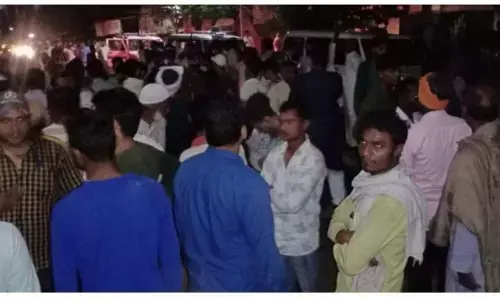 खेत में मिला इंटर के छात्र का शव , हत्या की आशंका पर परिजन आक्रोशित लगाया जाम खेत में मिला इंटर के छात्र का शव , हत्या की आशंका पर परिजन आक्रोशित लगाया जाम