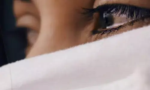 कविता: कुछ पीड़ाएं सदियों तक पीछा करती हैं कविता: कुछ पीड़ाएं सदियों तक पीछा करती हैं