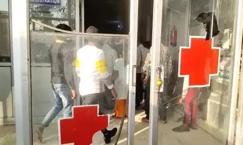 आखिर क्यो? अस्पताल में की गई तोड़फोड़ आखिर क्यो? अस्पताल में की गई तोड़फोड़