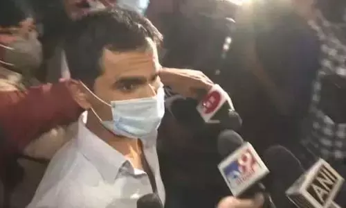 आर्यन खान ड्रग्स केसः आरोपों के बीच एनसीबी अधिकारी समीर वानखेड़े पहुंचे दिल्ली आर्यन खान ड्रग्स केसः आरोपों के बीच एनसीबी अधिकारी समीर वानखेड़े पहुंचे दिल्ली