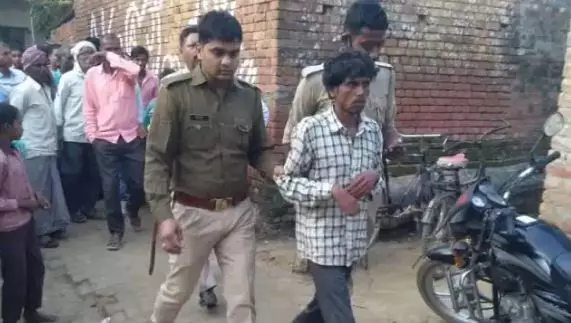 शराबी पति ने पत्नी का कुल्‍हाड़ी से काट दिया गला, पुलिस के आने तक....