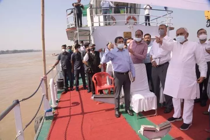 सीएम ने पटना के छठ घाटों का निरीक्षण किया और अधिकारियों को दिया आवश्यक दिशा-निर्देश सीएम ने पटना के छठ घाटों का निरीक्षण किया और अधिकारियों को दिया आवश्यक दिशा-निर्देश