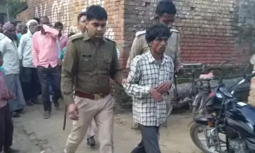 शराबी पति ने पत्नी का कुल्हाड़ी से काट दिया गला, पुलिस के आने तक.... शराबी पति ने पत्नी का कुल्हाड़ी से काट दिया गला, पुलिस के आने तक....