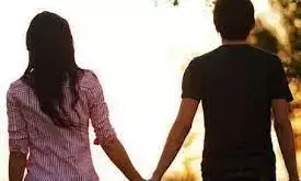 फोन काल से युवती को युवक से हुआ प्यार, युवती युवक के साथ फरार