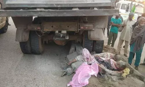 हरियाणा के बहादुरगढ़ में ट्रक ने किसान आंदोलनकारी महिलाओं को कुचला, 3 की मौत हरियाणा के बहादुरगढ़ में ट्रक ने किसान आंदोलनकारी महिलाओं को कुचला, 3 की मौत