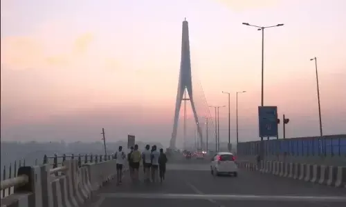 पराली के धुएं से खराब हुई दिल्ली की हवा, इन इलाकों की स्थिति सबसे खराब पराली के धुएं से खराब हुई दिल्ली की हवा, इन इलाकों की स्थिति सबसे खराब