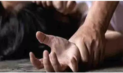 नाबालिग से दुष्कर्म का वीडियो बनाकर ब्लैकमेल, तीन गिरफ्तार नाबालिग से दुष्कर्म का वीडियो बनाकर ब्लैकमेल, तीन गिरफ्तार