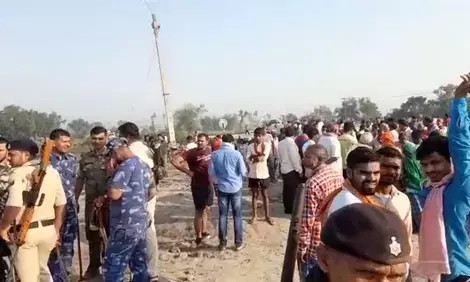 भोजपुर में अज्ञात वाहन ने 4 महिलाओं को रौंदा, आक्रोशित लोगों ने सड़क जाम कर किया हंगामा