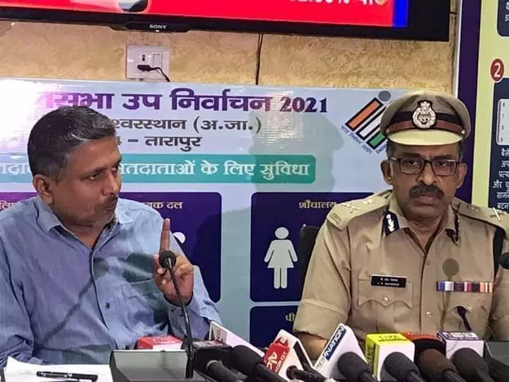 तारापुर और कुशेश्वर स्थान में शांतिपूर्ण तरीके से मतदान की प्रक्रिया संपन्न, पत्रकारों से बात करते मुख्य निर्वाचन पदाधिकारी और अपर महानिदेशक पुलिस मुख्यालय तारापुर और कुशेश्वर स्थान में शांतिपूर्ण तरीके से मतदान की प्रक्रिया संपन्न, पत्रकारों से बात करते मुख्य निर्वाचन पदाधिकारी और अपर महानिदेशक पुलिस मुख्यालय