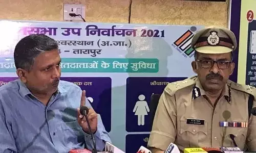 तारापुर और कुशेश्वर स्थान में शांतिपूर्ण तरीके से मतदान की प्रक्रिया संपन्न, पत्रकारों से बात करते मुख्य निर्वाचन पदाधिकारी और अपर महानिदेशक पुलिस मुख्यालय तारापुर और कुशेश्वर स्थान में शांतिपूर्ण तरीके से मतदान की प्रक्रिया संपन्न, पत्रकारों से बात करते मुख्य निर्वाचन पदाधिकारी और अपर महानिदेशक पुलिस मुख्यालय