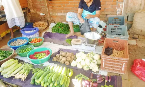 अल्लसुबह बनारस की : मुलायम सिंह यादव ने दिया तो योगी आदित्यनाथ ने क्यों छीन लिया !