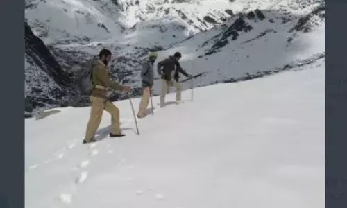 द्रास में तापमान पहुंचा शून्य से नीचे, जम्मू-कश्मीर और लद्दाख में भी तापमान में गिरावट द्रास में तापमान पहुंचा शून्य से नीचे, जम्मू-कश्मीर और लद्दाख में भी तापमान में गिरावट