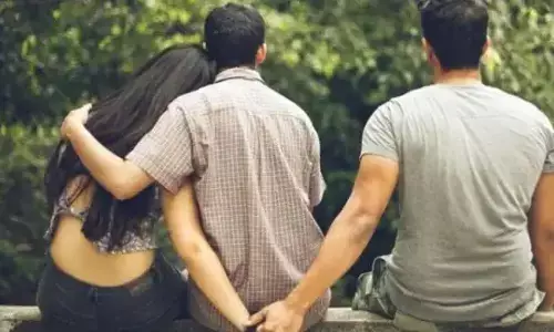 घर में दोस्त बनकर जीवन गुजार रहा खलासी मालिक की बीवी को ही ले भागा घर में दोस्त बनकर जीवन गुजार रहा खलासी मालिक की बीवी को ही ले भागा