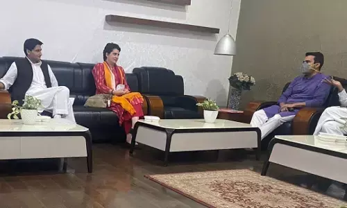 यूपी में बढ़ा सियासी तापमान, प्रियंका और जयंत चौधरी चौधरी की मुलाक़ात, क्या बदलेंगे समीकरण यूपी में बढ़ा सियासी तापमान, प्रियंका और जयंत चौधरी चौधरी की मुलाक़ात, क्या बदलेंगे समीकरण