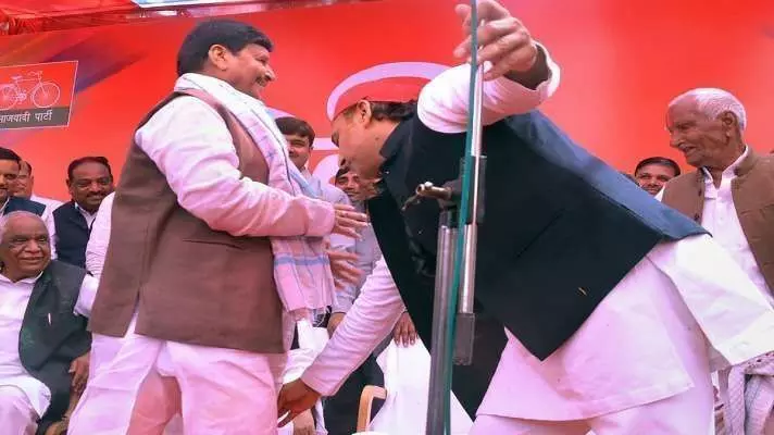 Akhilesh Shivpal: अखिलेश शिवपाल मिले गले, सब गिल्ले शिकवे दूर, सपा में होगा चाचा का पूरा सम्मान