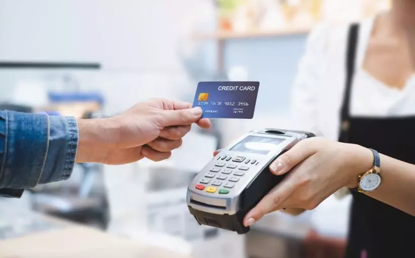 क्या आप Credit Card से धड़ाधड़ कर रहे हैं शॉपिंग? सावधान  रहें, इन 10 बातों का रखें ध्यान