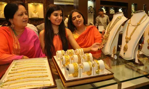 धनतेरस पर वापस लौटी Gold की चमक, 15 टन बिक गए सोने के गहने और सिक्के, 75 हजार करोड़ की हुई बिक्री धनतेरस पर वापस लौटी Gold की चमक, 15 टन बिक गए सोने के गहने और सिक्के, 75 हजार करोड़ की हुई बिक्री
