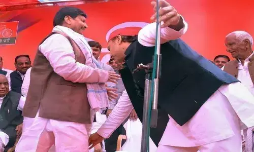 Akhilesh Shivpal: अखिलेश शिवपाल मिले गले, सब गिल्ले शिकवे दूर, सपा में होगा चाचा का पूरा सम्मान Akhilesh Shivpal: अखिलेश शिवपाल मिले गले, सब गिल्ले शिकवे दूर, सपा में होगा चाचा का पूरा सम्मान