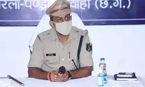 मरवाही जिले के एसपी त्रिलोक सिंह को हाथी ने उठाकर पटक दिया, उनकी पत्नी और उनकी हालत गंभीर मरवाही जिले के एसपी त्रिलोक सिंह को हाथी ने उठाकर पटक दिया, उनकी पत्नी और उनकी हालत गंभीर