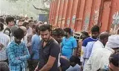 गाजीपुर में दर्दनाक सड़क हादसा: झोपड़ी में घुसा तेज रफ्तार ट्रक, 10 को कुचला, 6 लोगों की मौत