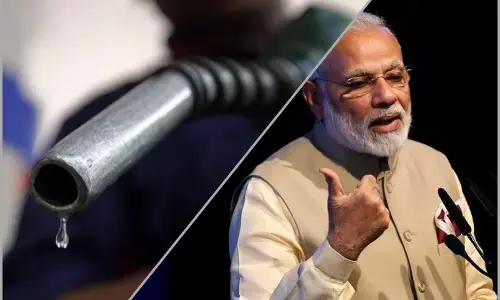 मोदी सरकार का दिवाली गिफ्ट, पेट्रोल-डीजल पर एक्साइज ड्यूटी घटाई, इतने रुपए कम होंगे दाम मोदी सरकार का दिवाली गिफ्ट, पेट्रोल-डीजल पर एक्साइज ड्यूटी घटाई, इतने रुपए कम होंगे दाम