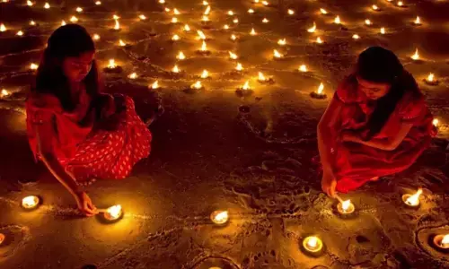 Diwali Ke Totke: दिवाली के दिन चुपके से कर लें ये काम, चमक जाएगी किस्मत, घर में आएगा पैसा ही पैसा Diwali Ke Totke: दिवाली के दिन चुपके से कर लें ये काम, चमक जाएगी किस्मत, घर में आएगा पैसा ही पैसा