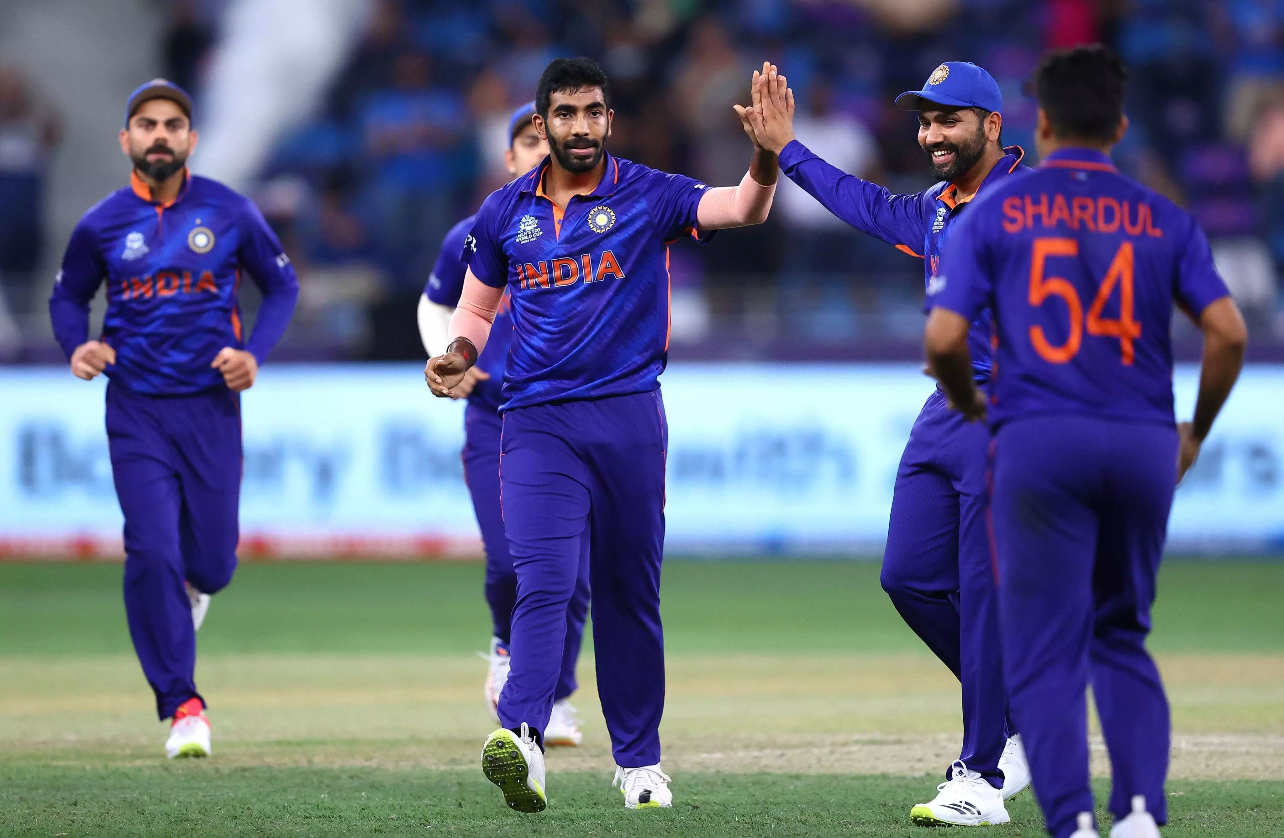 चलिए समझते हैं पूरा गणित की कैसे टीम इंडिया सेमीफाइनल में पहुंच सकती है चलिए समझते हैं पूरा गणित की कैसे टीम इंडिया सेमीफाइनल में पहुंच सकती है