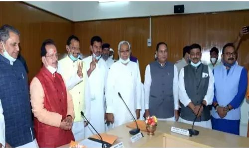उपचुनाव जीतने वाले दोनों विधायक ने ली शपथ उपचुनाव जीतने वाले दोनों विधायक ने ली शपथ