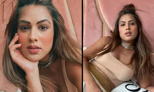 Nia Sharma рдиреЗ рдкрд╣рдиреА рдмрд╣реБрдд рдЫреЛрдЯреА рд╕реНрдХрд░реНрдЯ рдлрд┐рд░ рдмреЗрдбрд░реВрдо рдореЗрдВ рджрд┐рдП рдХрд╛рддрд┐рд▓рд╛рдирд╛ рдкреЛрдЬ Nia Sharma рдиреЗ рдкрд╣рдиреА рдмрд╣реБрдд рдЫреЛрдЯреА рд╕реНрдХрд░реНрдЯ рдлрд┐рд░ рдмреЗрдбрд░реВрдо рдореЗрдВ рджрд┐рдП рдХрд╛рддрд┐рд▓рд╛рдирд╛ рдкреЛрдЬ