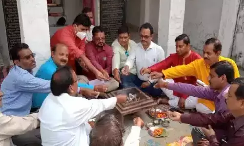 क्यों कायस्थ 24 घंटे के लिए नही करते कलम का उपयोग? क्यों कायस्थ 24 घंटे के लिए नही करते कलम का उपयोग?