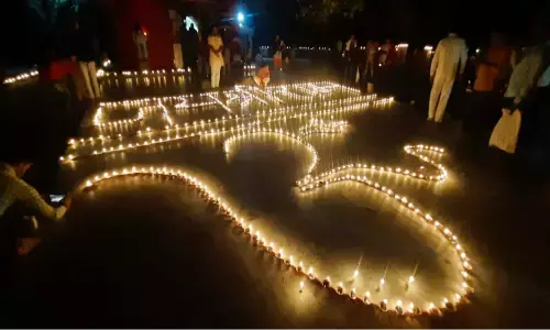 हर्षोल्लास के साथ मनाया गया दीपावली व भैया दूज का पर्व, खुशियों के त्यौहार पर हावी रही महंगाई की मार हर्षोल्लास के साथ मनाया गया दीपावली व भैया दूज का पर्व, खुशियों के त्यौहार पर हावी रही महंगाई की मार