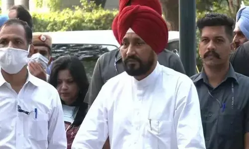 पंजाब में 10 रुपए सस्ता हुआ पेट्रोल, CM चन्नी बोले- 70 वर्षों में पहली बार हुआ ऐसा पंजाब में 10 रुपए सस्ता हुआ पेट्रोल, CM चन्नी बोले- 70 वर्षों में पहली बार हुआ ऐसा