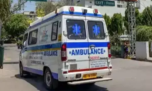 एंबुलेंस ने ले ली जान, 3 को रौंदा, दुख में डूबे परिजन बोले - ये हत्या है... एंबुलेंस ने ले ली जान, 3 को रौंदा, दुख में डूबे परिजन बोले - ये हत्या है...