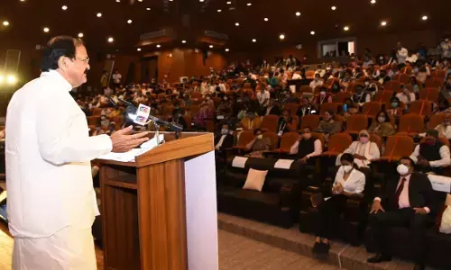 सदियों से धर्म-धम्म ने एक नैतिक उपकरण के रूप काम किया : उपराष्ट्रपति सदियों से धर्म-धम्म ने एक नैतिक उपकरण के रूप काम किया : उपराष्ट्रपति