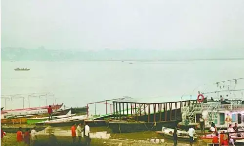 Air Quality: ऑरेंज जोन में पहुंचा बनारस, हवा हुई जहरीली Air Quality: ऑरेंज जोन में पहुंचा बनारस, हवा हुई जहरीली