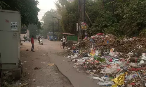 शहर में जगह-जगह लगे कूड़े के ढेर, लापरवाह नगर निगम के खिलाफ आम आदमी पार्टी ने किया धरना प्रदर्शन शहर में जगह-जगह लगे कूड़े के ढेर, लापरवाह नगर निगम के खिलाफ आम आदमी पार्टी ने किया धरना प्रदर्शन
