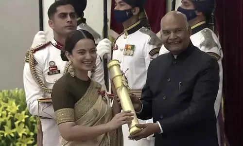 पद्मश्री अवॉर्ड से सम्मानित होने के बाद कंगना रनौत का वीडियो वायरल पद्मश्री अवॉर्ड से सम्मानित होने के बाद कंगना रनौत का वीडियो वायरल