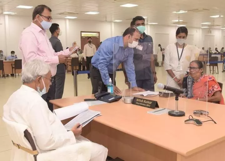 मुख्यमंत्री जनता दरबार में 160 लोगों की समस्याएं सुनी और संबंधित विभागों को दिए आवश्यक कार्रवाई के निर्देश मुख्यमंत्री जनता दरबार में 160 लोगों की समस्याएं सुनी और संबंधित विभागों को दिए आवश्यक कार्रवाई के निर्देश