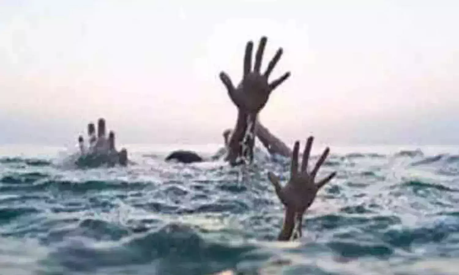 छठ घाट पर नहाते समय डूबने से 4 बच्‍चों की मौत, एक-दूसरे को बचाने की कोशिश में एक-एक करके चारों डूबे