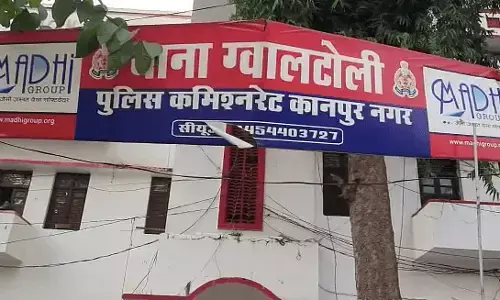 कानपुर: पत्नी ने महिला के साथ होटल में इंस्पेक्टर को पकड़ा? जमकर चले लात-घूंसे, इंस्पेक्टर निलंबित कानपुर: पत्नी ने महिला के साथ होटल में इंस्पेक्टर को पकड़ा? जमकर चले लात-घूंसे, इंस्पेक्टर निलंबित