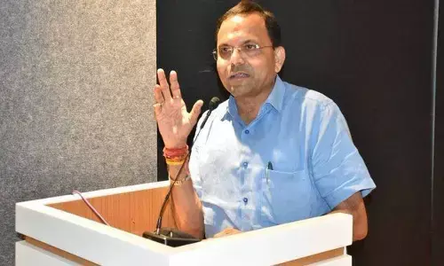 भेष बदलकर जब डीजल लेने पेट्रोलियम मंत्री पहुंचे पेट्रोल पंप, और कर दी पेट्रोल पंप सील भेष बदलकर जब डीजल लेने पेट्रोलियम मंत्री पहुंचे पेट्रोल पंप, और कर दी पेट्रोल पंप सील