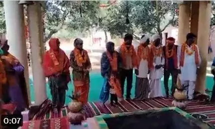 मुज़फ्फरनगर में मुस्लिम परिवारों के 15 सदस्यों ने की हिंदू धर्म में वापसी, मचा हड़कंप मुज़फ्फरनगर में मुस्लिम परिवारों के 15 सदस्यों ने की हिंदू धर्म में वापसी, मचा हड़कंप